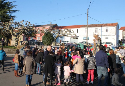 Máis de medio milleiro de veciños participaron na Cabalgata de Reis do Concello de Frades
